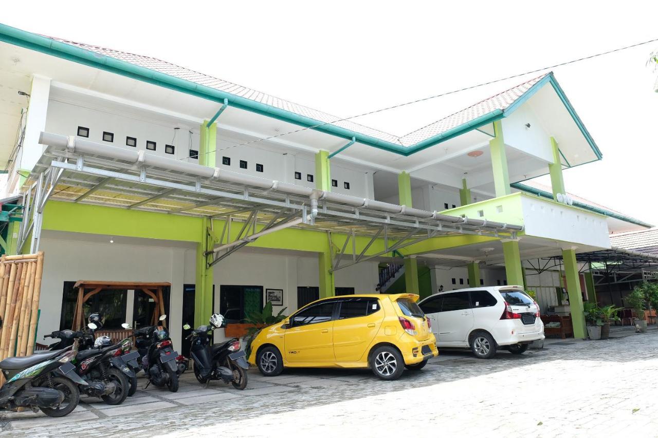Oyo 2186 Esbe Hotel Syariah Tanjung Pandan Exterior photo