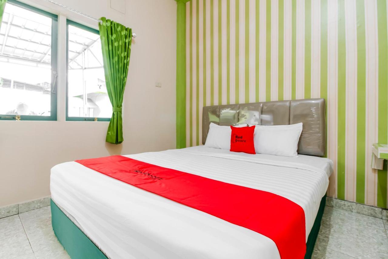 Oyo 2186 Esbe Hotel Syariah Tanjung Pandan Exterior photo