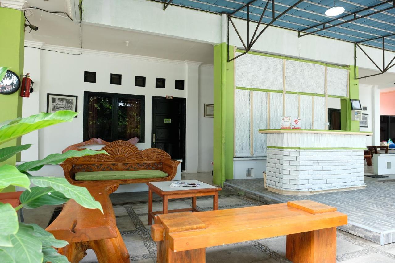 Oyo 2186 Esbe Hotel Syariah Tanjung Pandan Exterior photo