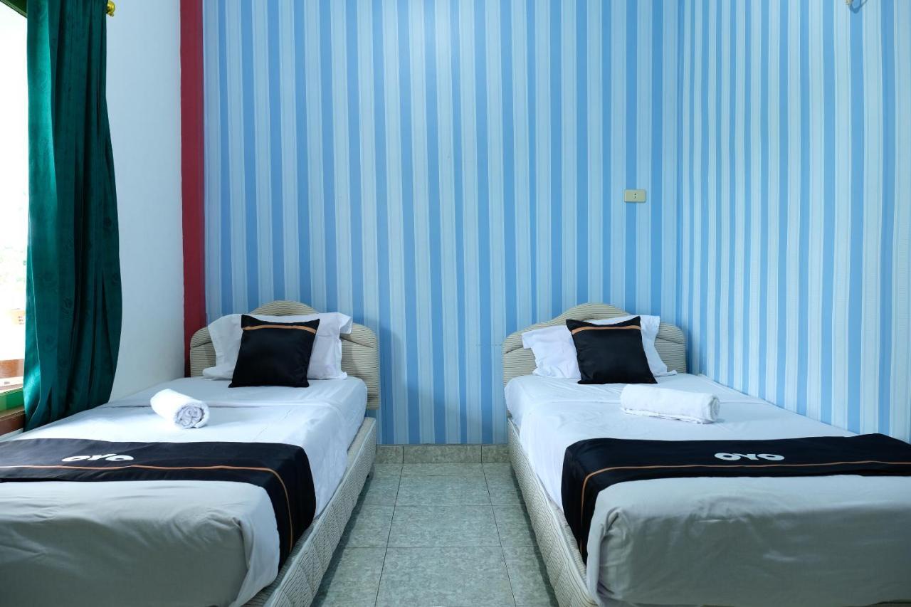 Oyo 2186 Esbe Hotel Syariah Tanjung Pandan Exterior photo